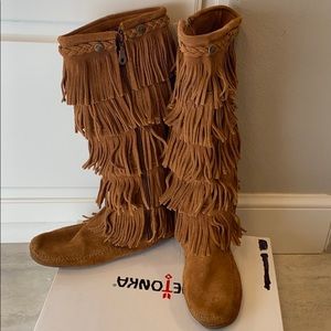 Minnetonka fringe boots